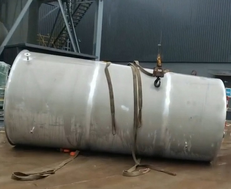 1760598538939567.jpg 不銹鋼氨水儲罐.jpg