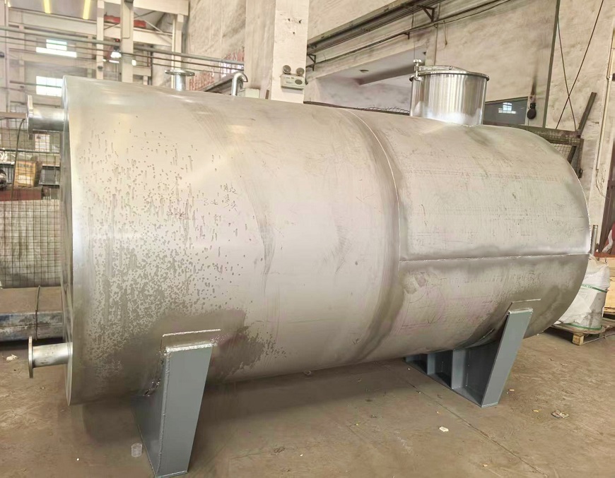 1765354756624197.jpg 不銹鋼儲(chǔ)油罐.jpg